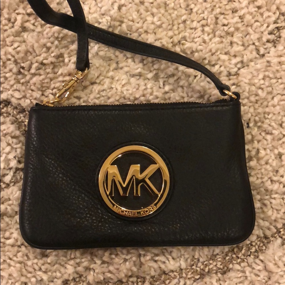 NWOT In perfect condition Michael Kors wristlet